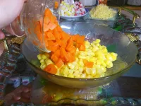Saláta „Tenderness” konzerv kukorica és rák botok - egy bevált kedvenc receptjét