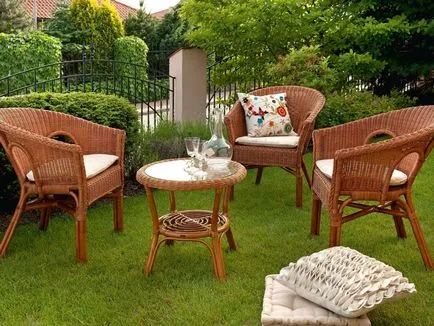 Mobilier de gradina din lemn, rattan artificial, metal sau plastic, bănci frumoase, mese și