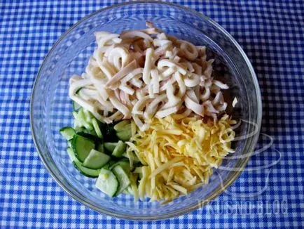 Saláta tintahal, sajt és uborka - egy recept egy fotó