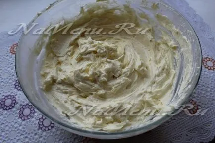 Cake „sáfrány”, a klasszikus recept, lépésről lépésre fotókkal