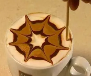 latte de decorare și cappuccino