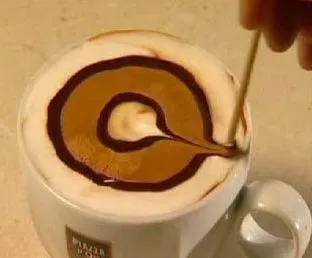 latte de decorare și cappuccino