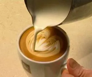 latte de decorare și cappuccino