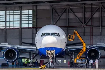 Boeing 777 sau a unei aeronave care zboara mai departe, știri fotografie