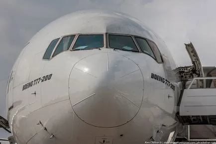 Boeing 777 sau a unei aeronave care zboara mai departe, știri fotografie