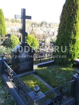 Gazon în cimitir de atelier „40 de zile“