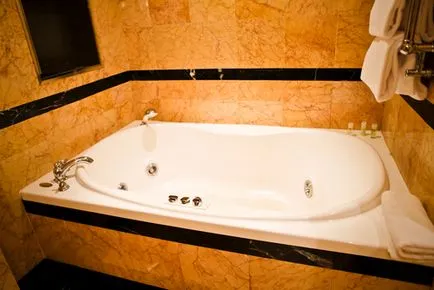 Fotografii de baie cu jacuzzi în interiorul camerei