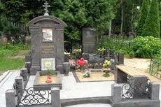 iarbă artificială pentru un cimitir - de la RUR