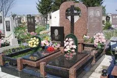 iarbă artificială pentru un cimitir - de la RUR