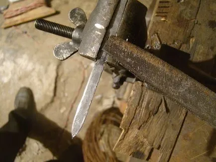 Hogyan készítsünk egy kardot a köröm