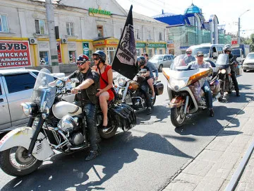 Testreszabókat és a kerékpárosok Barnaul