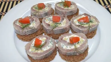 Canapes nyaralás asztalra Canapes a fotó fotó nyársat, szendvicsekkel egyszerű fotó ötletek