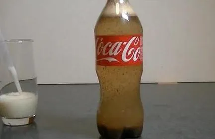 Coca-Cola si lapte, mituri Coca-Cola și Mentos și adevărul în experimente