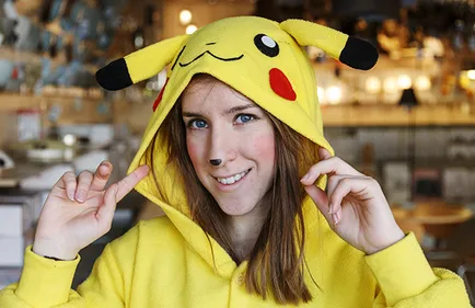 A tudósítója „Znamenka” körbejárta a város öltözött Pokemon Pikachu látni a reakcióját