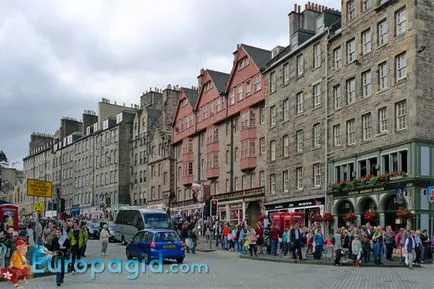 Royal Mile, Edinburgh, ahol a szórakozás