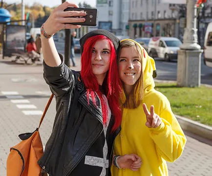 A tudósítója „Znamenka” körbejárta a város öltözött Pokemon Pikachu látni a reakcióját