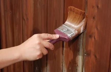 Cum să picteze un gard de lemn