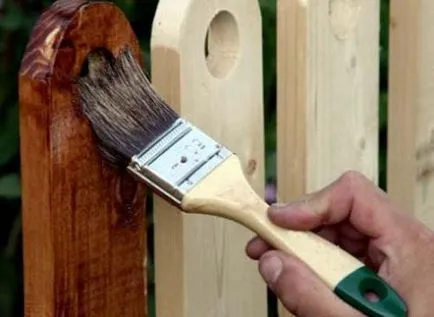 Cum să picteze un gard de lemn