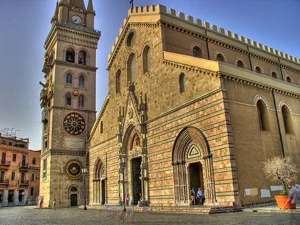 Messina - un oraș port la nord de Sicilia în Italia
