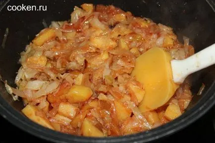 Зеленчукова яхния с картофи и кисело зеле - рецепта със снимки