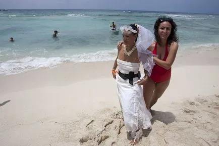 Víz alatti esküvő egy kicsit nem érte el a rekord Mexikóban - Hírek képekben