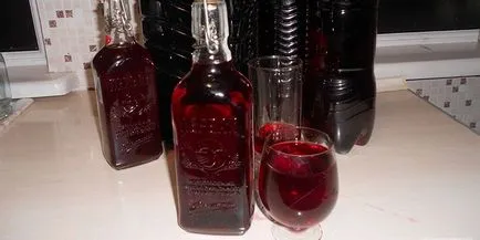 Рецепта на вино от арония в дома с листата на череша, ябълка и алкохол