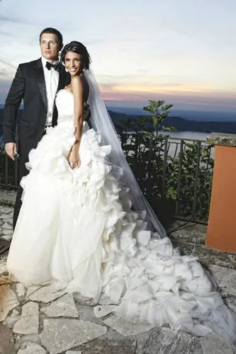Санта Димопулос продаден си сватбена рокля