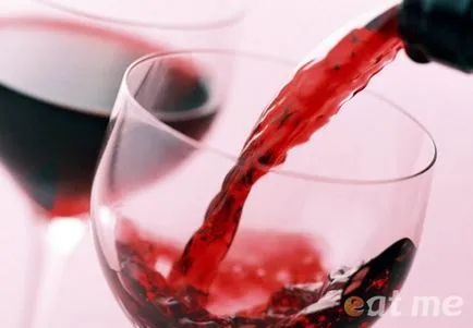 Pezsgő vagy bor közül lehet választani