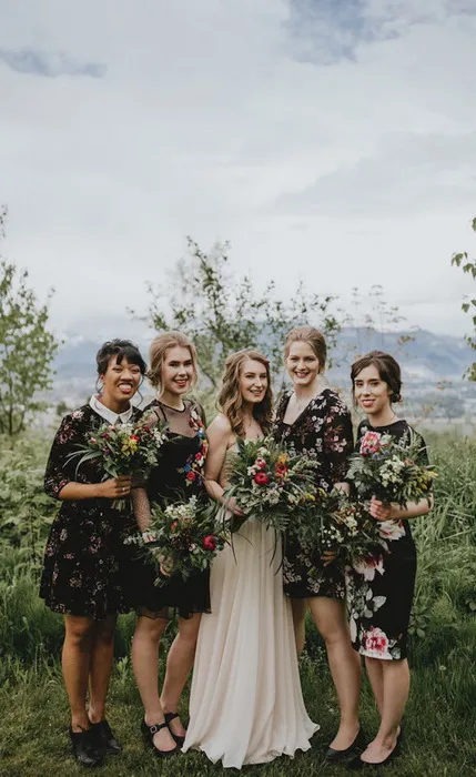 Floral рокля за булки приятелки - нова тенденция сватба