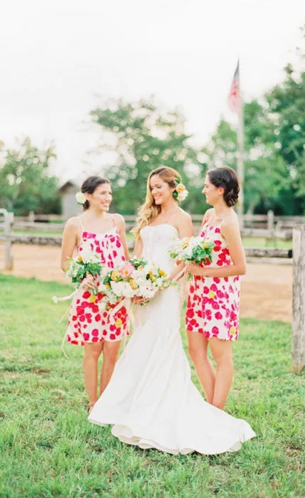 Floral рокля за булки приятелки - нова тенденция сватба