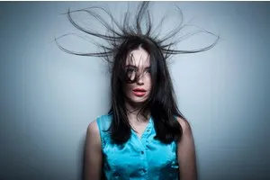 electricitate statică pentru a scăpa de film păr statică - femeie e zi