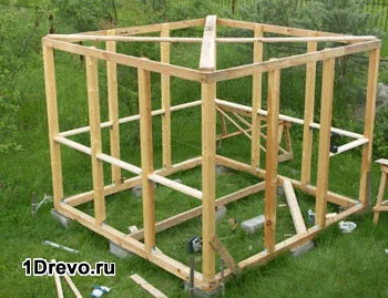 Construirea unui pergolă din lemn cu mâinile de etapă, recomandări