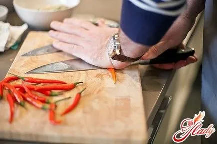 Tom yam cum să pregătească o supă thailandeză de neuitat