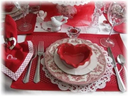 Asztaldísz egy romantikus vacsora