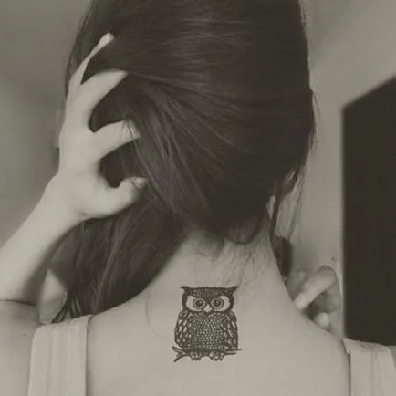 Жените татуировка птица върху острието, крака, гръб, плешка, гърдите, шията,