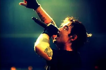 Adam Gontier elhagyta magát dicsőség felsők