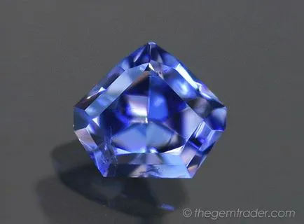 Benitoite - safir albastru rival