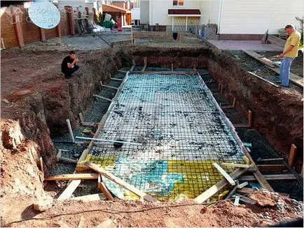 O piscină cu mâinile lor de la o cărămidă - în special în construcții