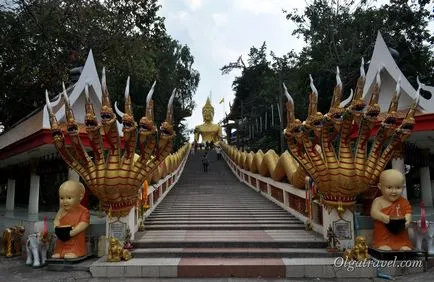 Big Buddha, és egy megfigyelő fedélzeten a hegyen Pattaya