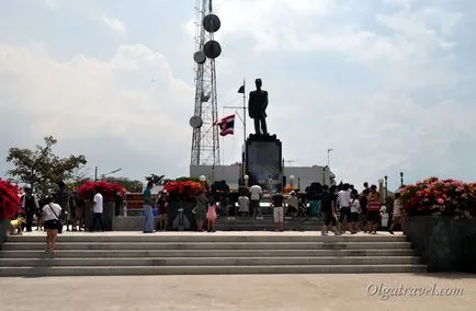 Big Buddha, és egy megfigyelő fedélzeten a hegyen Pattaya