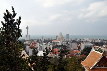 Big Buddha, és egy megfigyelő fedélzeten a hegyen Pattaya