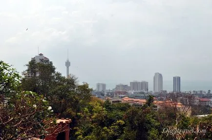 Big Buddha, és egy megfigyelő fedélzeten a hegyen Pattaya