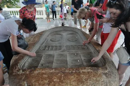 Big Buddha, és egy megfigyelő fedélzeten a hegyen Pattaya