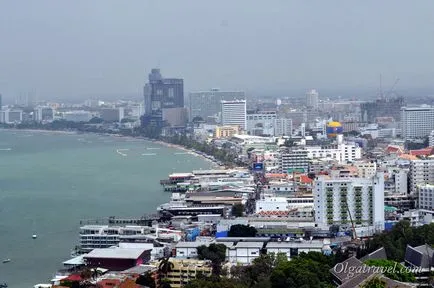 Big Buddha, és egy megfigyelő fedélzeten a hegyen Pattaya