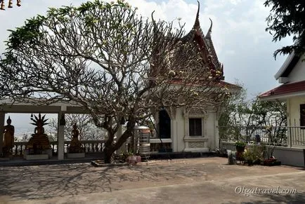 Big Buddha, és egy megfigyelő fedélzeten a hegyen Pattaya