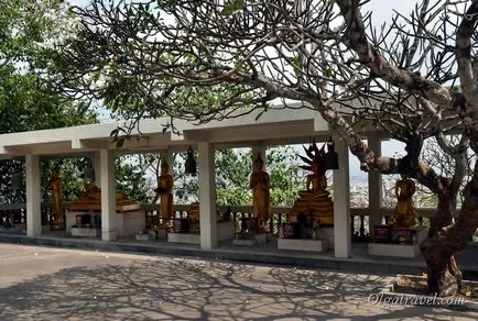 Big Buddha, és egy megfigyelő fedélzeten a hegyen Pattaya