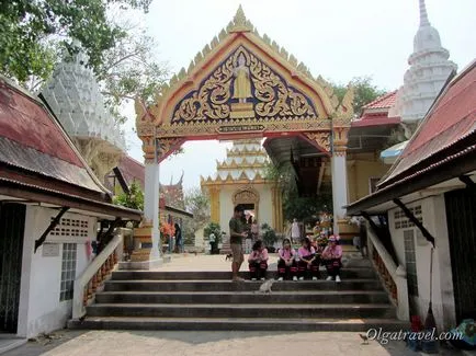 Big Buddha, és egy megfigyelő fedélzeten a hegyen Pattaya