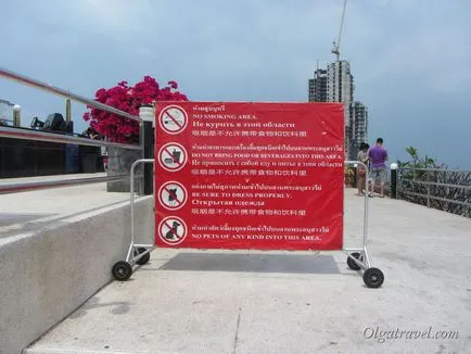 Big Buddha, és egy megfigyelő fedélzeten a hegyen Pattaya