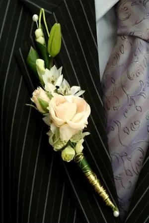 Boutonniere a vőlegény - menyasszony és a vőlegény - esküvő ötletek - fényes esküvő