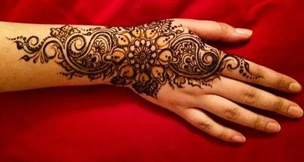 Fekete henna mehendi rajzok és fényképek